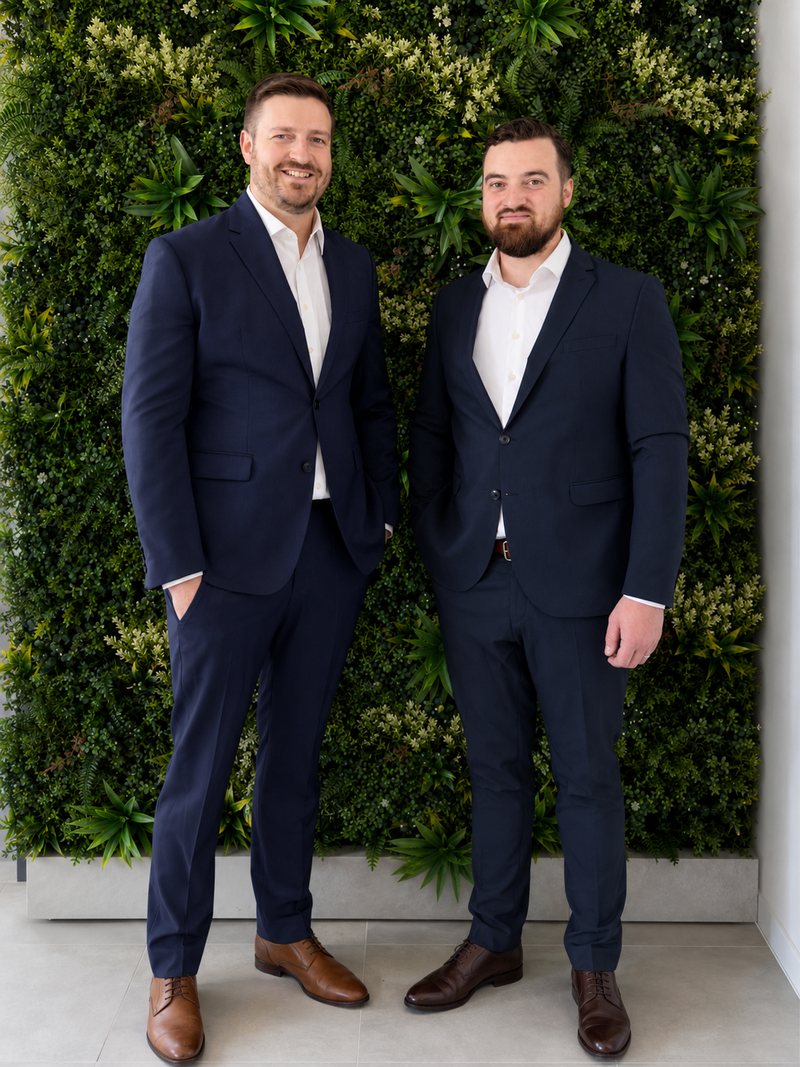 Die Partner Lukas Benninghofen und Merlin Kümmel der Steuerberatung Benninghofen & Kümmel in Wuppertal